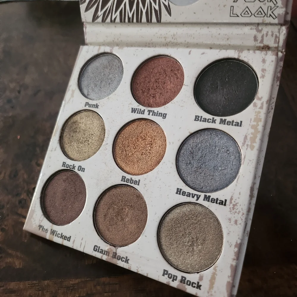 Crown Pro - Glam Metals Eyeshadow Palette